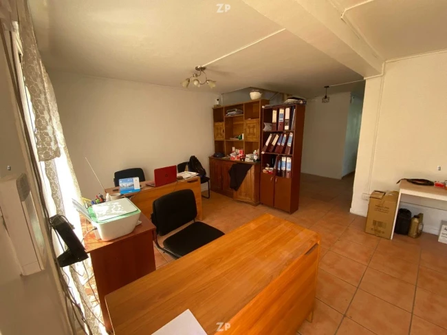 Se vende amplia casa aislada, 2 pisos ubicada en santiago