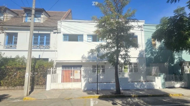 Se vende por traslado casa comercial en excelente estado, en Barrio República