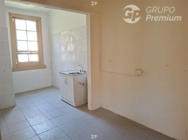 Se vende una amplia y funcional propiedad en segundo piso, ubicada en santiago