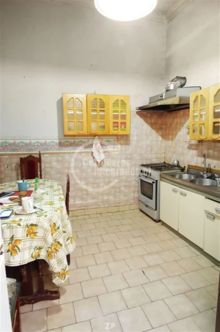 En venta Cómoda casa en barrio tranquilo. Posibilidad de uso habitacional