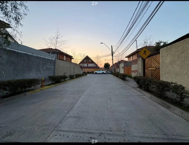 Venta de casa amoblada en calle el Prado con plaza viva