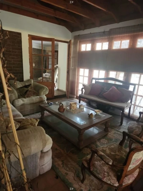 Parcela en venta con casa de 3 dormitorios y piscina