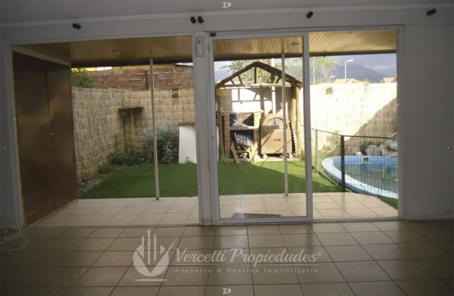 ¡EN ARRIENDO! Te presentamos esta encantadora casa