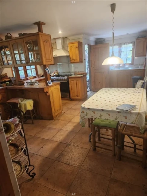 Parcela en venta con casa de 3 dormitorios y piscina