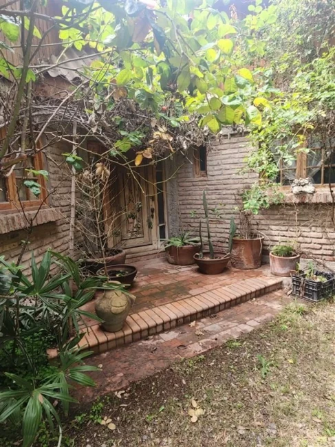 Parcela en venta con casa de 3 dormitorios y piscina