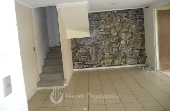 ¡EN ARRIENDO! Te presentamos esta encantadora casa