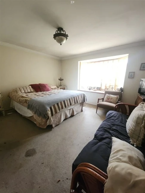 Parcela en venta con casa de 3 dormitorios y piscina