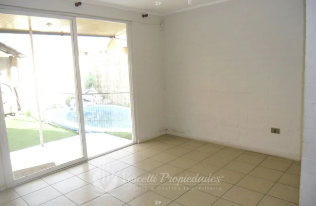 ¡EN ARRIENDO! Te presentamos esta encantadora casa