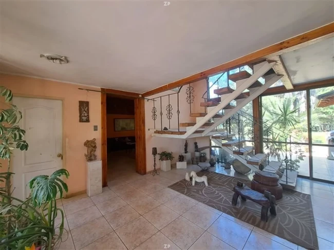 Parcela en venta de 5.048 m² con casa, piscina, quincho y 4 dormitorios