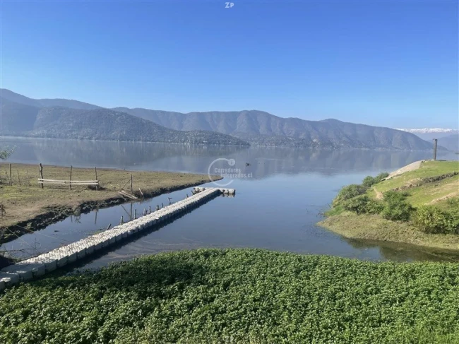 Parcela en venta de 5.000 m² con casa, 2 dormitorios y acceso a laguna