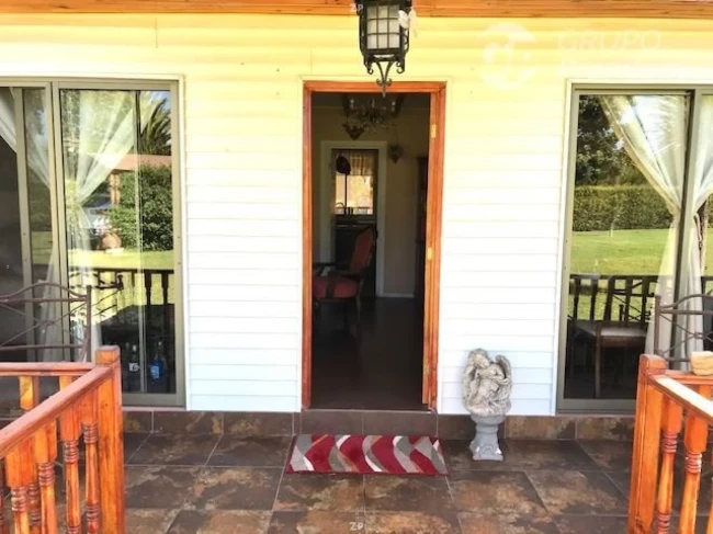 Parcela en venta con dos casas, piscina, quincho y 5 dormitorios