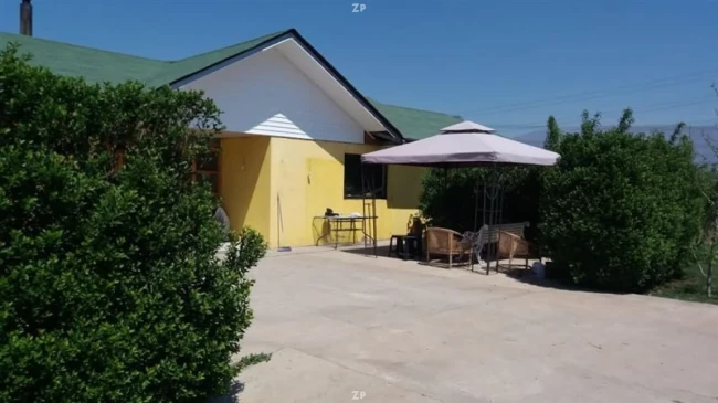 Parcela en venta con casa de 4 dormitorios, bodegas y árboles frutales