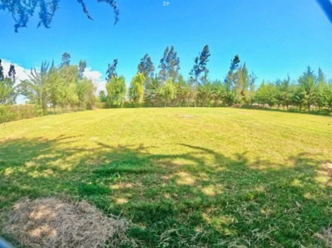 Parcela en venta con casa de 2 dormitorios, bodega y condominio