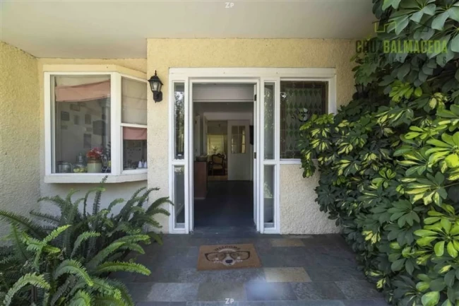 Parcela en venta con 2 casas, piscina, quincho y 5 dormitorios