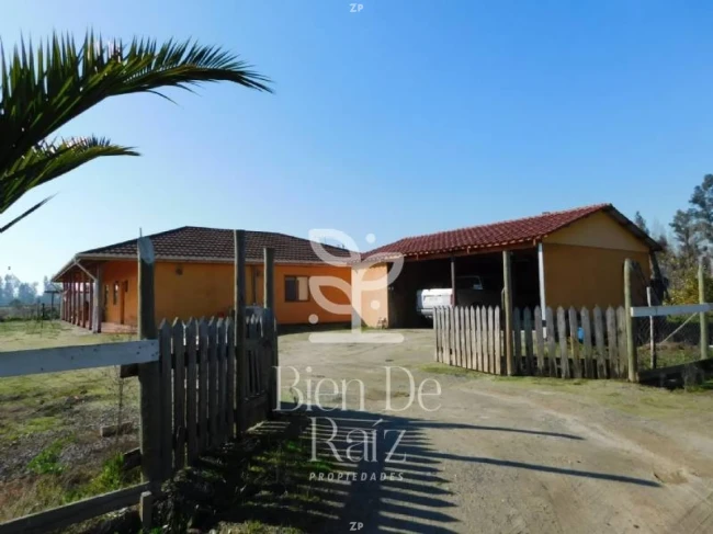 Parcela en venta con casa de 122 m², 3 dormitorios, terrazas y bodega
