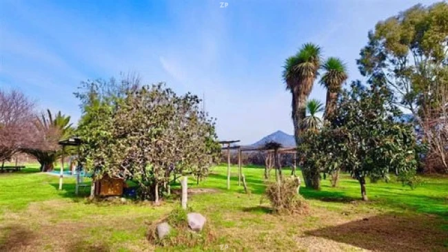 Parcela en venta con casa de 140 m², 3 dormitorios, piscina y 5 estacionamientos