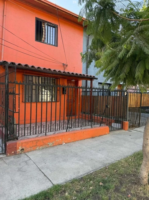Casa en Venta en Mac Iver | 2 Dormitorios y Amplio Patio