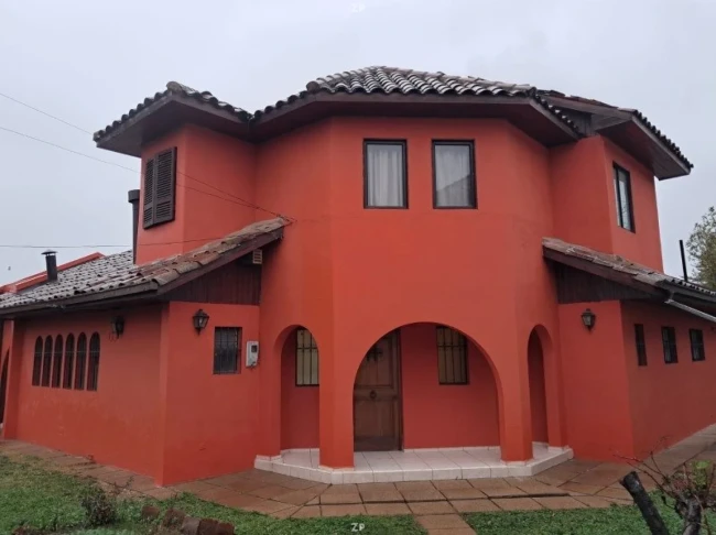 Casa en Venta en Avenida Central | 722 m² con Piscina y Terraza