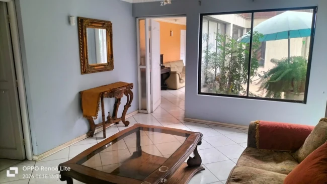 Vendo terreno 2600 con 2 casas orilla carretera sector Gultro