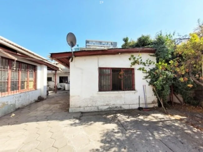 Terreno en venta habitacional de 619 m² con edificaciones independientes