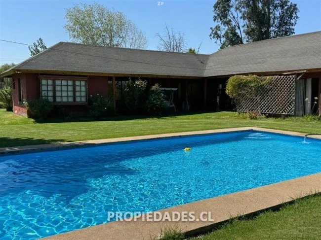 Parcela en venta con casa, piscina, bodega y 3 dormitorios