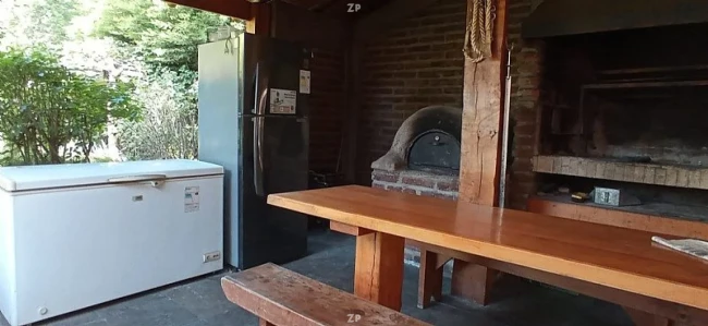 Parcela en venta con casona chilena, piscina, quincho y 5 dormitorios