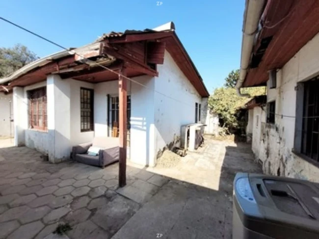 Terreno en venta habitacional de 619 m² con edificaciones independientes