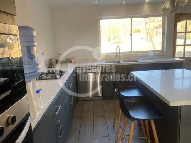 Parcela en venta con casa de 4 dormitorios y 226 m² construidos