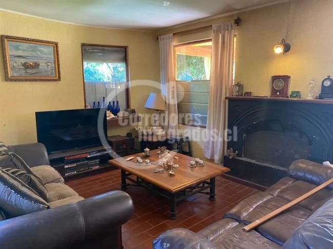 Parcela en venta de 5 dormitorios y 5.100 m² con calefacción a leña