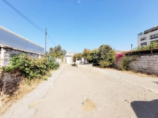 Terreno en venta habitacional de 619 m² con edificaciones independientes