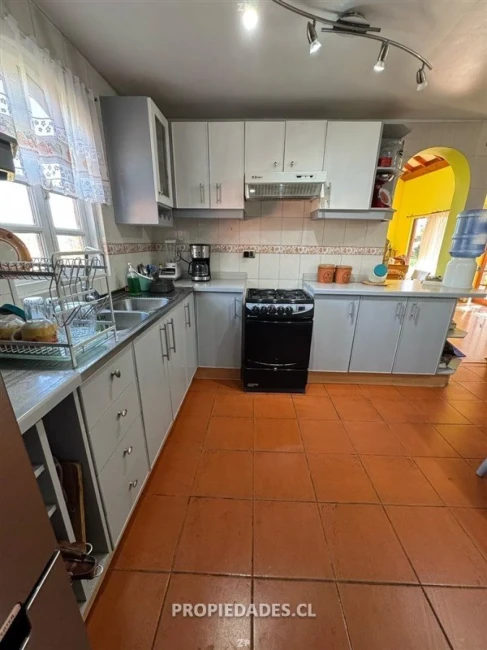 Parcela en venta con casa, piscina, bodega y 3 dormitorios