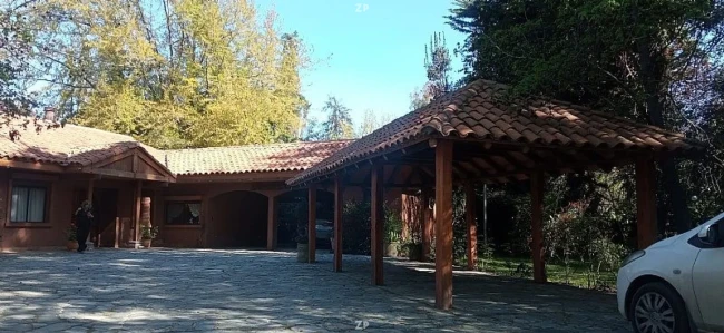 Parcela en venta con casona chilena, piscina, quincho y 5 dormitorios