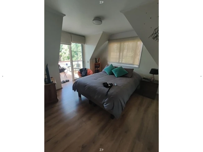 Parcela en venta de 4.000 m² con 3 casas, piscina y áreas verdes