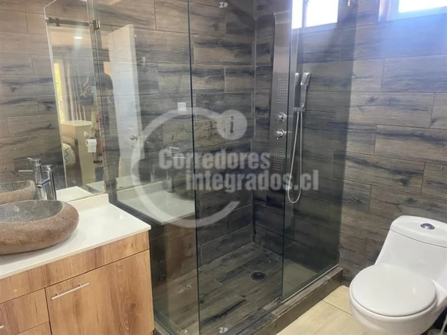 Parcela en venta con casa de 4 dormitorios y 226 m² construidos