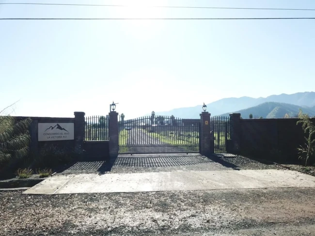 Parcela en venta de 5.000 m² con vista, agua potable y luz subterránea