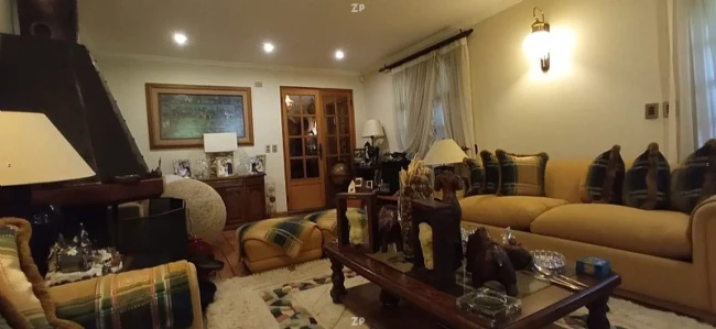 Parcela en venta con casona chilena, piscina, quincho y 5 dormitorios