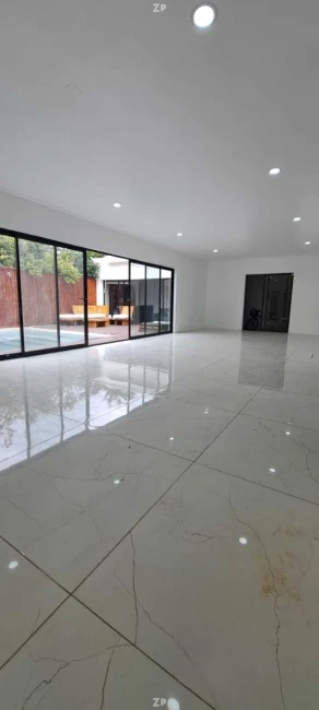 Casa en Venta en Avenida República de Chile | Piscina y 220 m²