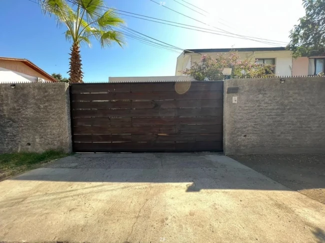 Casa en Venta en Avenida República de Chile | Piscina y 220 m²