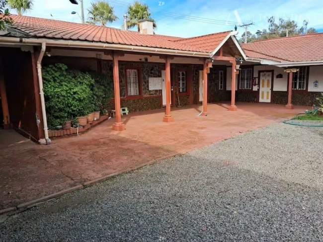 Casa en Venta en Centro de Pichilemu | 450 m² y Alto Potencial Comercial