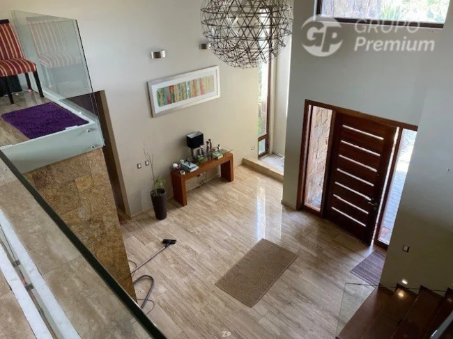 Parcela en venta con casa de 784 m², 6 dormitorios y 7 baños en condominio