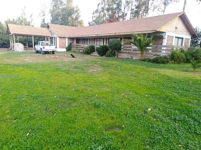 Parcela en venta de 5.000 m² con casa de 3 dormitorios, piscina y terraza