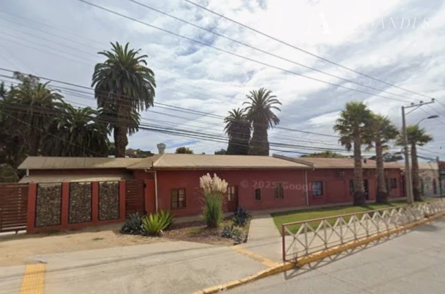 Casa en Venta en Centro de Pichilemu | 450 m² y Alto Potencial Comercial