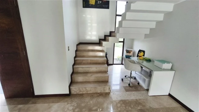 Parcela en venta con casa, cabaña, 7 dormitorios, piscina y quincho
