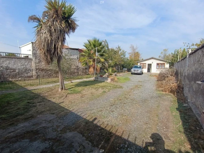 Terreno en venta de 550 m² con 2 construcciones y casa de 3 dormitorios