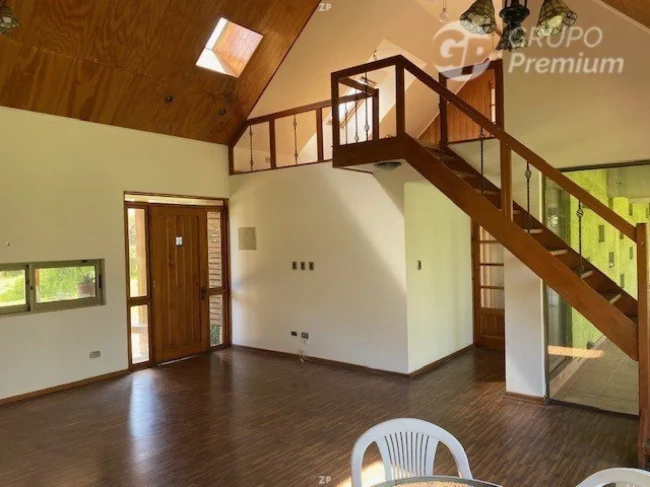 Parcela en venta con casa de 300 m², 5 dormitorios, piscina y terraza
