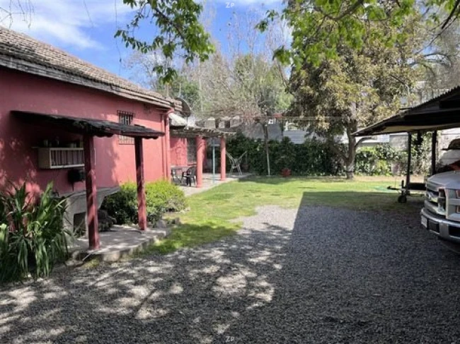 Parcela en venta con casa de 197 m², 4 dormitorios y terreno de 1.100 m²