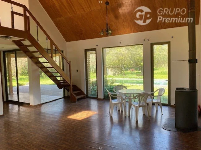 Parcela en venta con casa de 300 m², 5 dormitorios, piscina y terraza