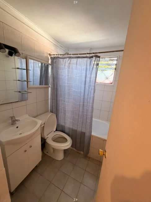 Venta de casa (2 Piezas, 2 baños, 200 m2)