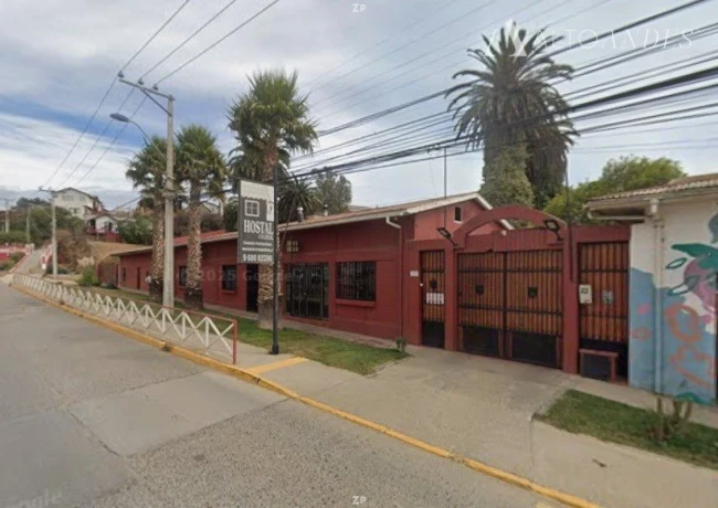Casa en Venta en Centro de Pichilemu | 450 m² y Alto Potencial Comercial