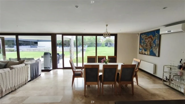Parcela en venta con casa, cabaña, 7 dormitorios, piscina y quincho